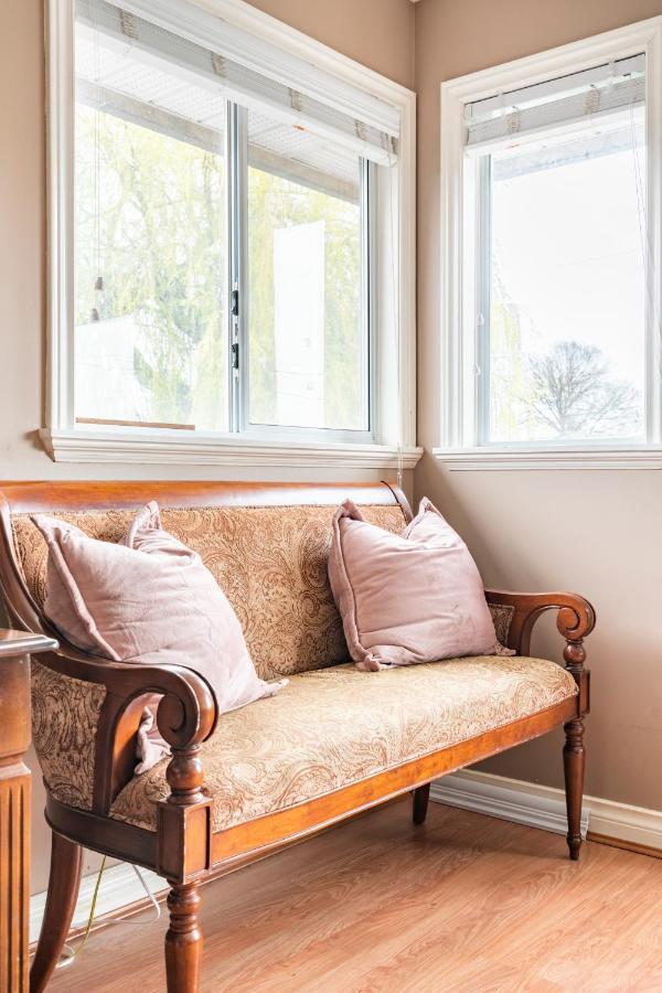 Fraser River Richmond Bed And Breakfast ภายนอก รูปภาพ